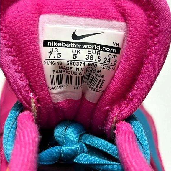 Nike Training Pink Sneakers – Colorful Laces – Comfortable Athletic Shoes - Picture 6 of 6
